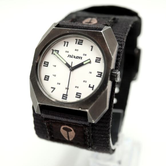 Nixon The Scout Mens Watch 35mm Silver Dial Black Nylon Strap with New Battery - Picture 15 of 15